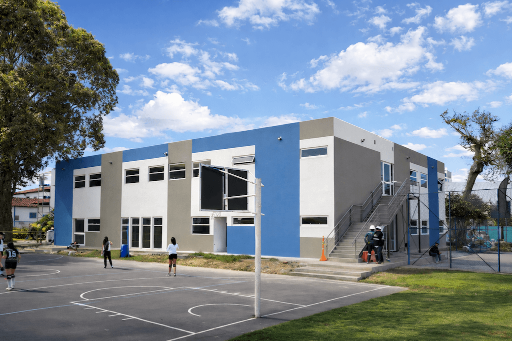 Colegio Santa Luisa — educational building.