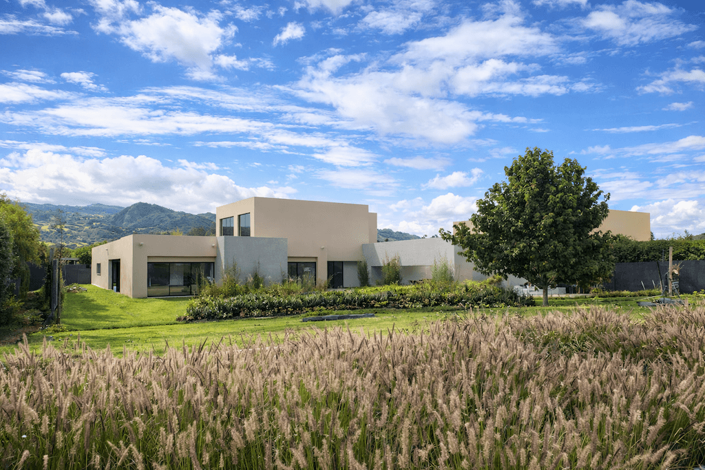 Pradera de Potosí — residential housing.